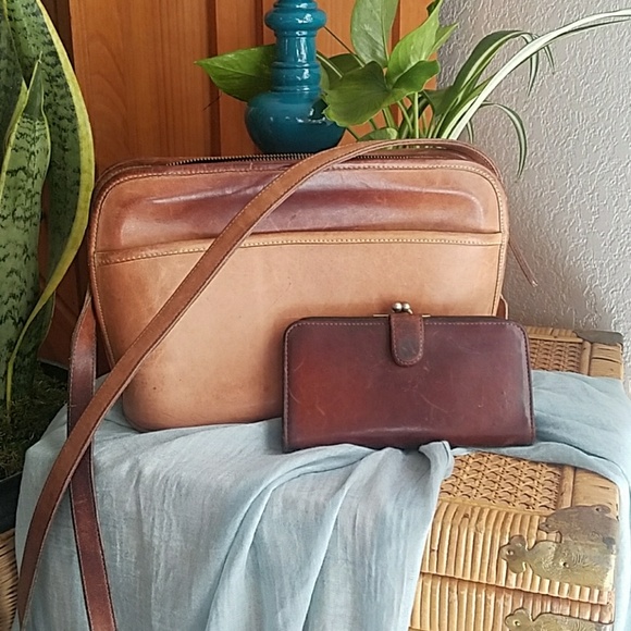 Coach Handbags - Coach leather Vintage Rare crossbody and wallet